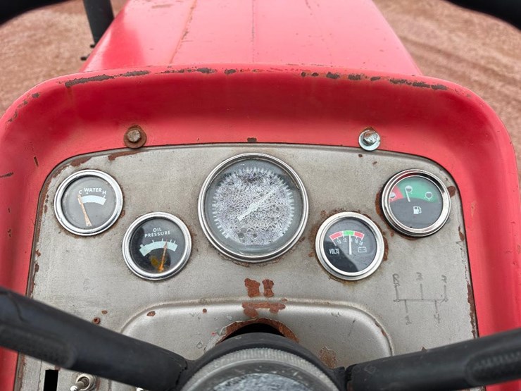 massey-ferguson-165-image-37