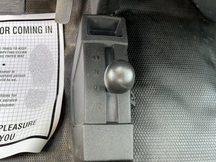 2011-chevrolet-silverado-2500-image-35