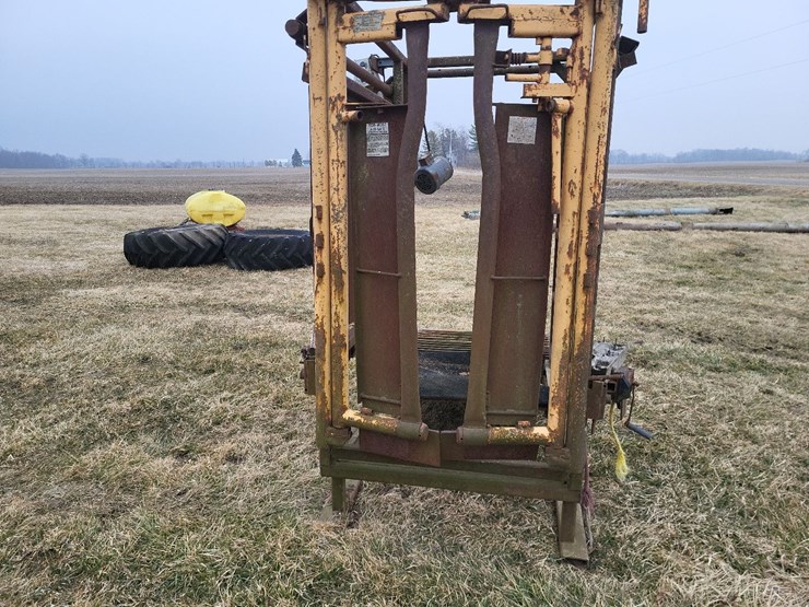 for-most-a-25-automatic-cattle-head-catch-w/cage-image-12