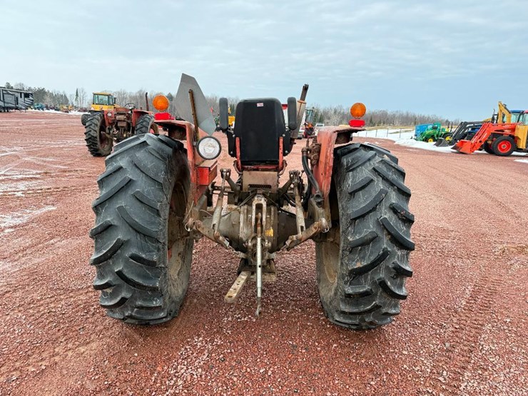 massey-ferguson-165-image-5