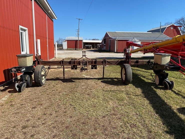 3pt-tool-bar-male-seed-corn-planter-image-11