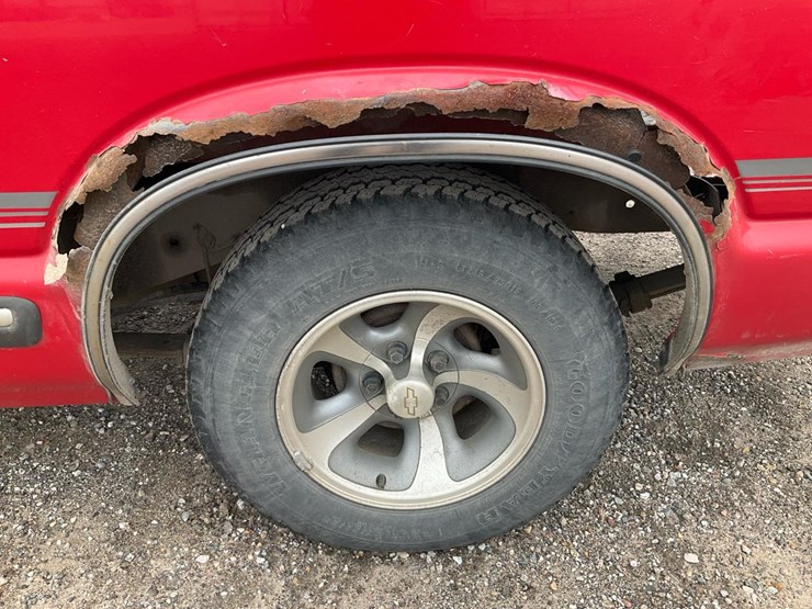 2000-chevrolet-s10-image-21