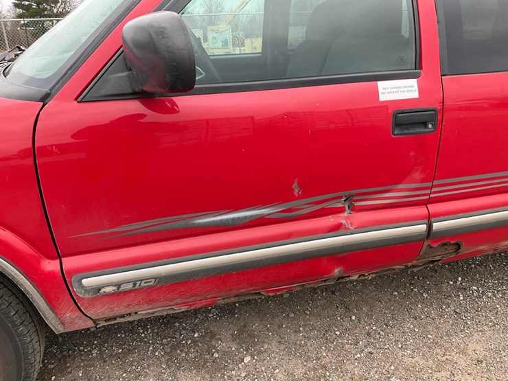 2000-chevrolet-s10-image-17