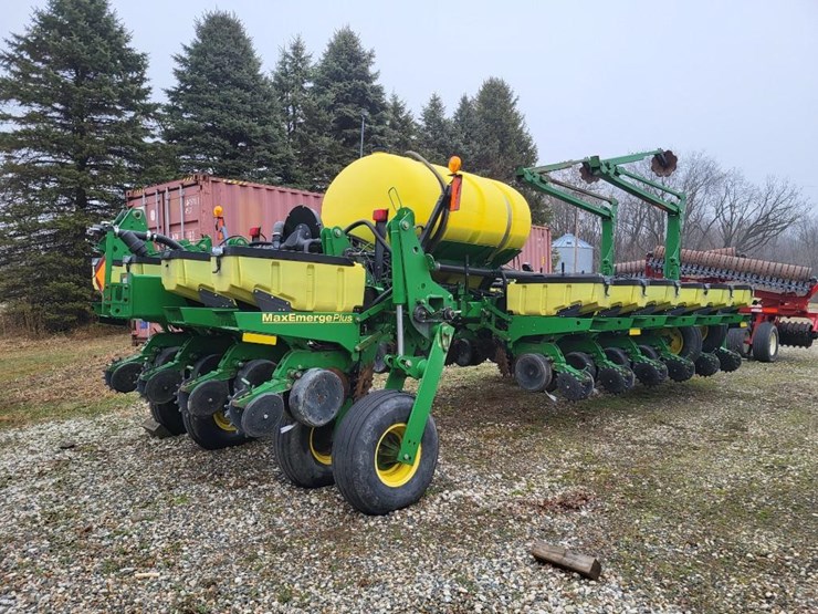 2010-john-deere-1770nt-image-4
