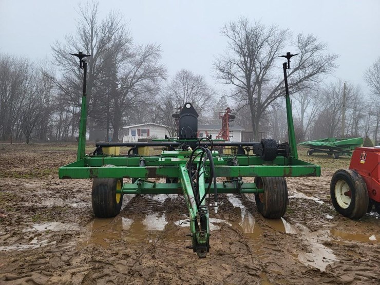 john-deere-7240-image-2