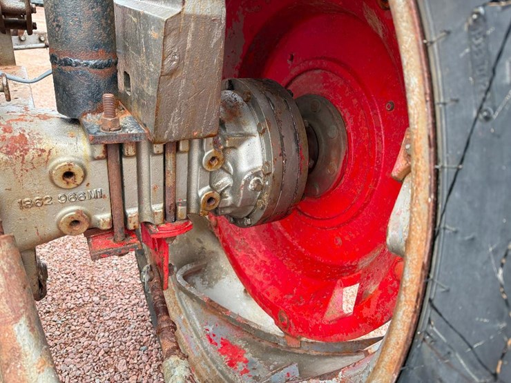 massey-ferguson-165-image-26