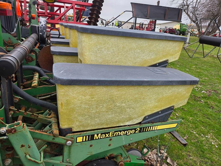 john-deere-7240-image-16