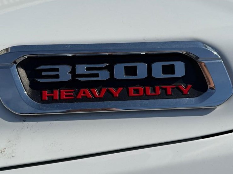 2022-dodge-3500-image-16