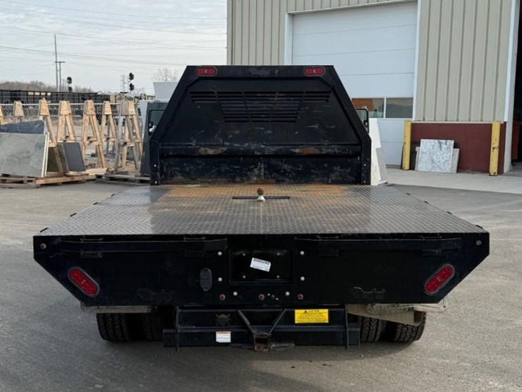 2024-chevrolet-silverado-3500-image-9