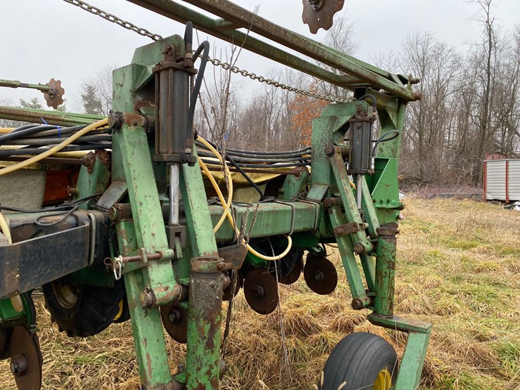 kinze-24-row-planter-image-10