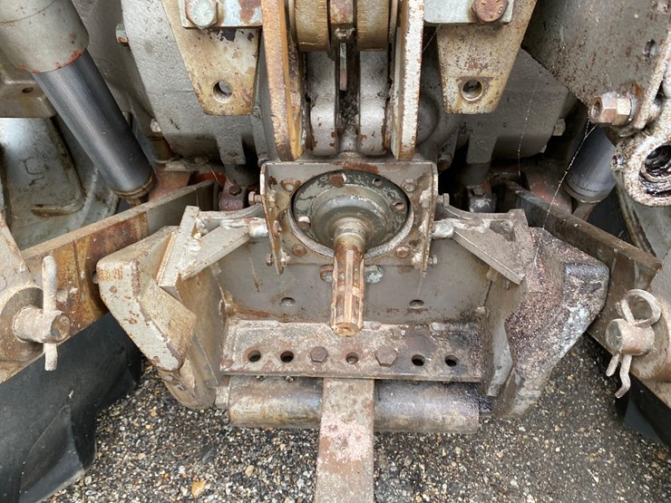 massey-ferguson-1135-image-34