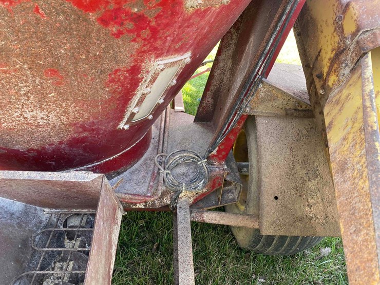 new-holland-357-image-7