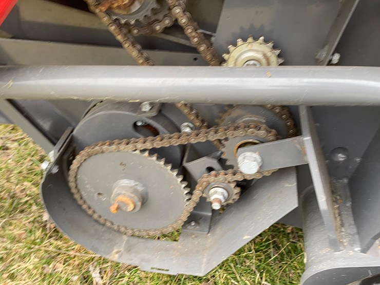 2024-massey-ferguson-1745d-image-13