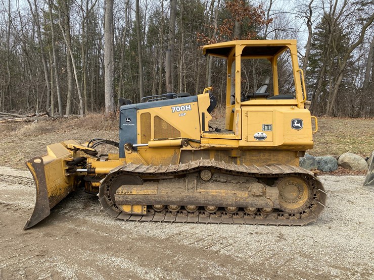 2005-deere-700h-image-2