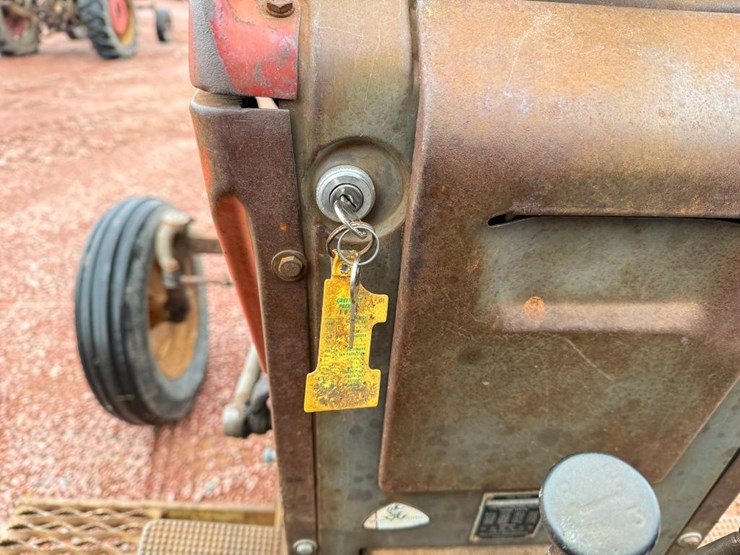 massey-ferguson-165-image-35