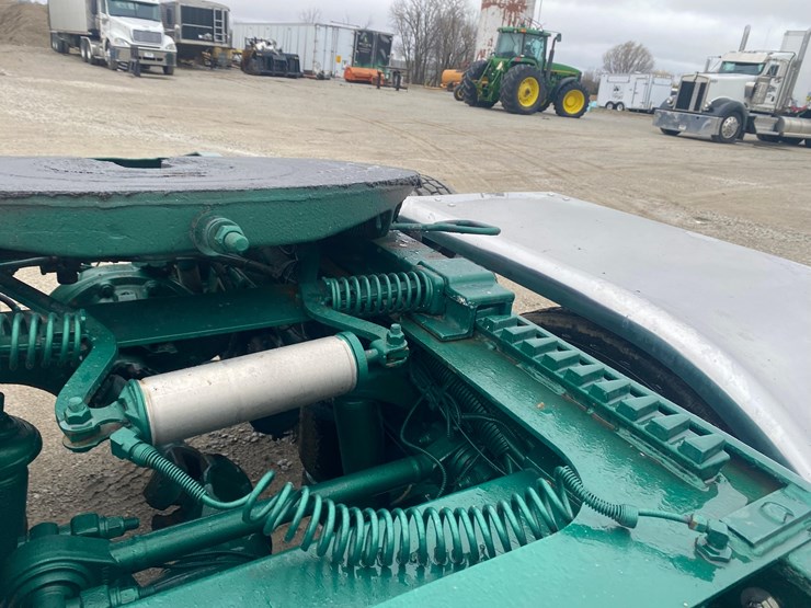 2002-peterbilt-379-image-40