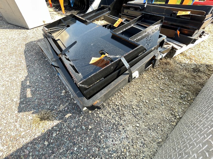#2398-•-mini-skid-steer-forks-and-mast-image-2