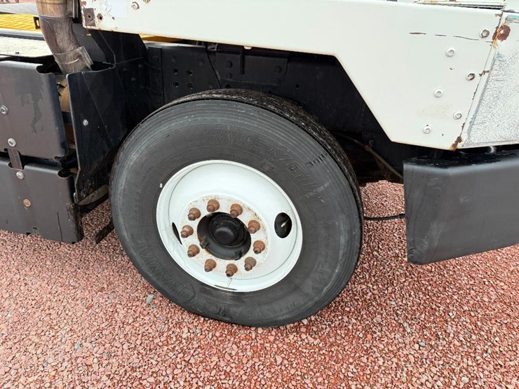 2013-kalmar-ottawa-4x2-image-11