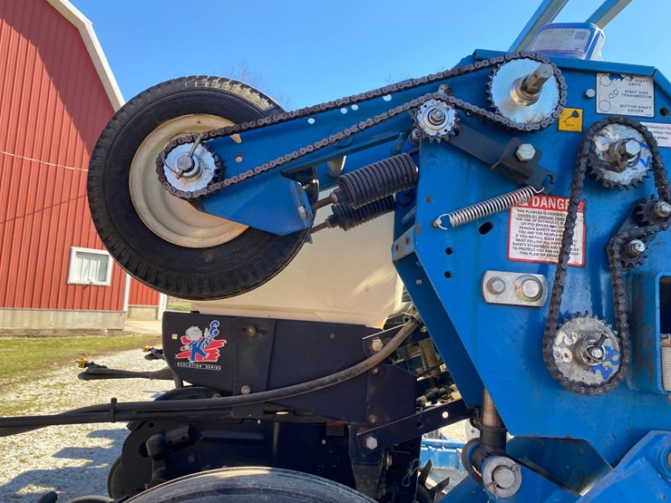 2009-kinze-3600-image-13