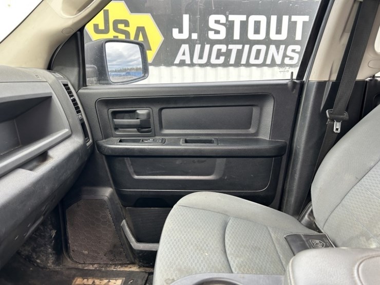 2013-dodge-1500-image-13