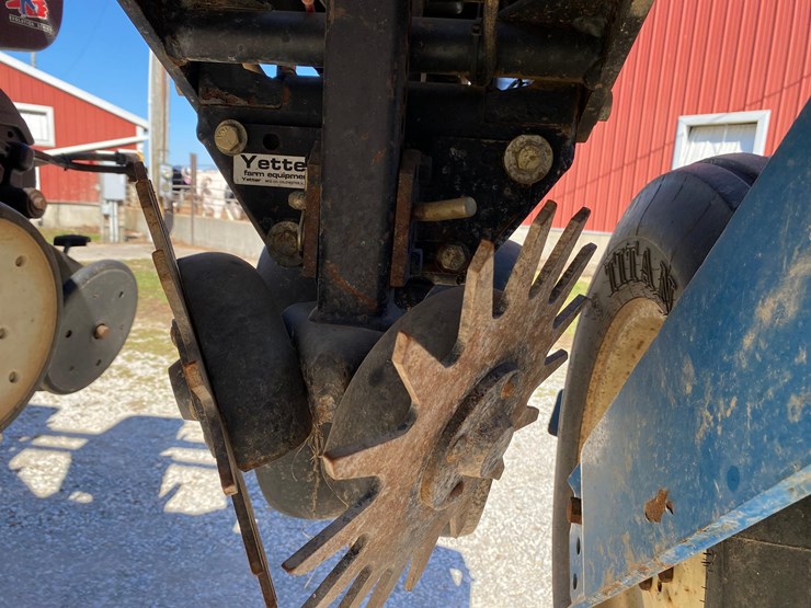 2009-kinze-3600-image-90