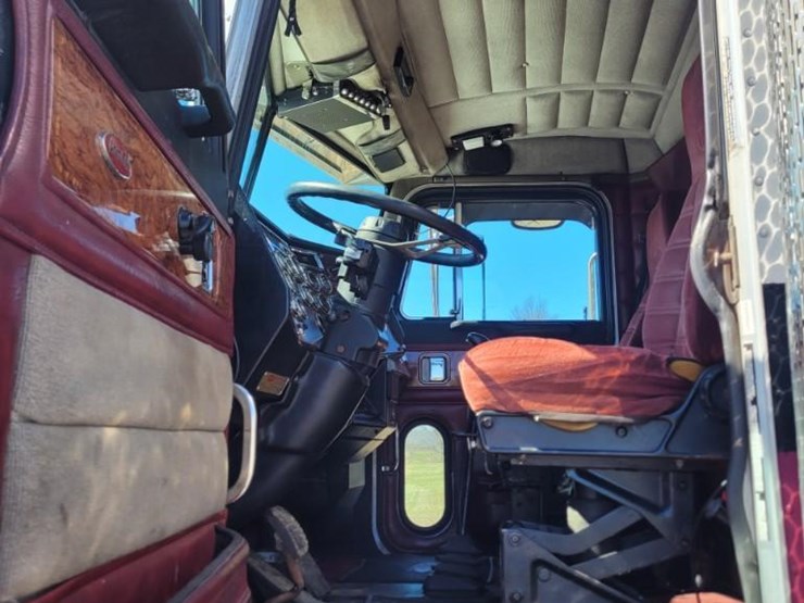 1993-peterbilt-377-image-7