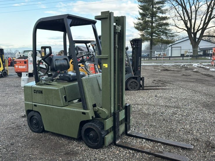 #1357-•-clark-c500-40-forklift*-image-6
