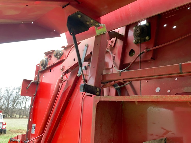 new-holland-br7060-image-17