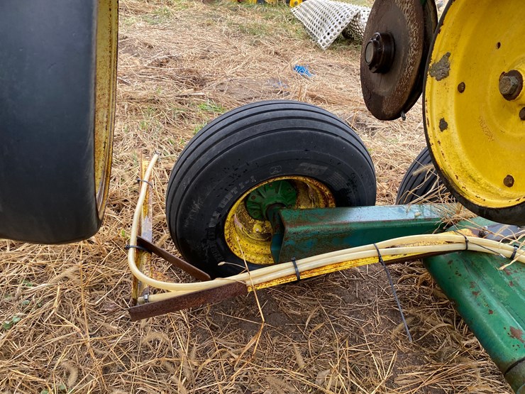 kinze-24-row-planter-image-27