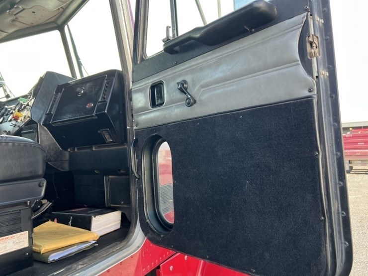 1998-peterbilt-357-image-36