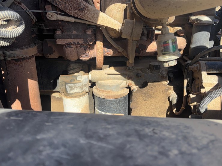 2000-freightliner-fl70-image-14