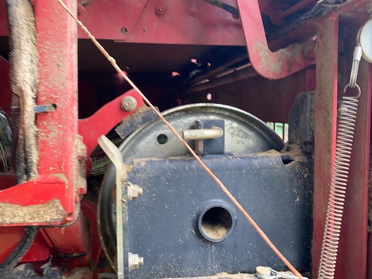 new-holland-br7060-image-22