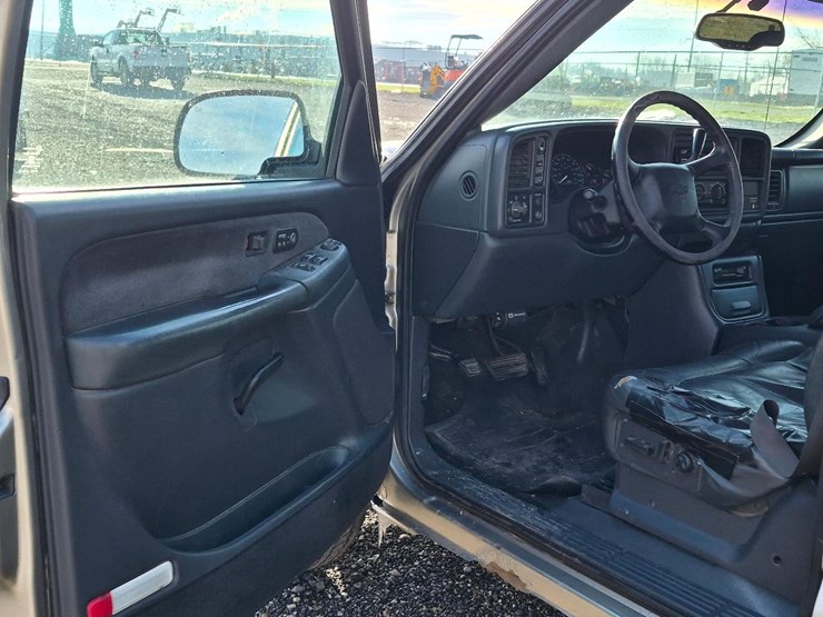 2002-chevrolet-1500-image-35