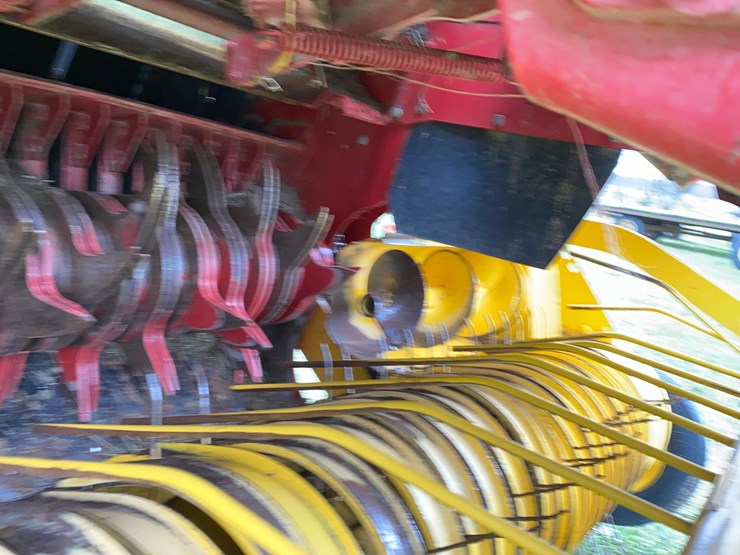 new-holland-br7060-image-6