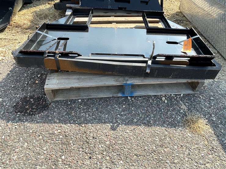 #2398-•-mini-skid-steer-forks-and-mast-image-8