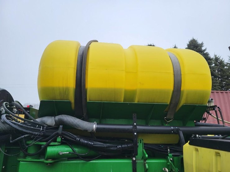 2010-john-deere-1770nt-image-46