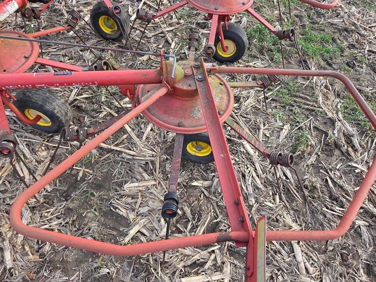 new-holland-163-image-12