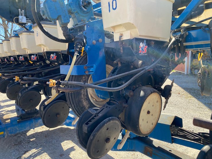 2009-kinze-3600-image-38