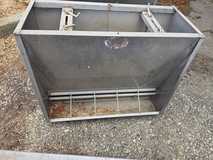 (3)-30"-stainless-double-sided-pig-feeders-image-5
