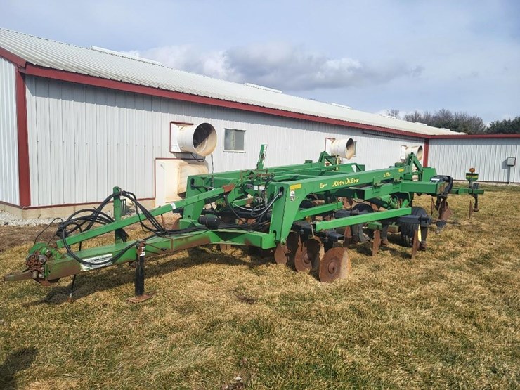 john-deere-2700-image-1