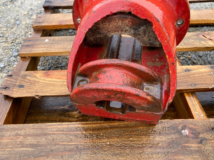 ih-9-bolt-hubs-image-3