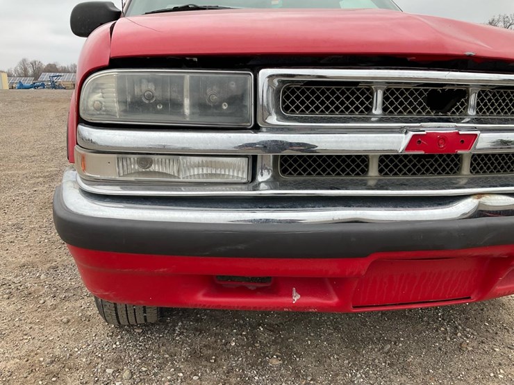 2000-chevrolet-s10-image-10