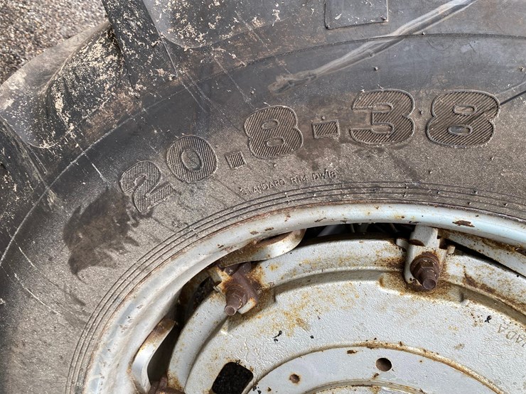 massey-ferguson-1135-image-51