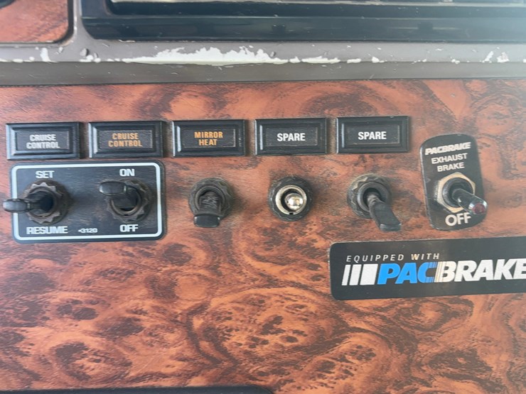 2002-kenworth-t800-image-22