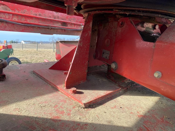 new-holland-1431-image-15