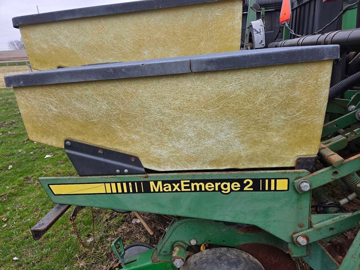 john-deere-7240-image-2