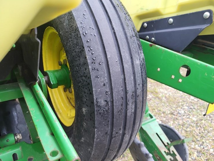 2010-john-deere-1770nt-image-54