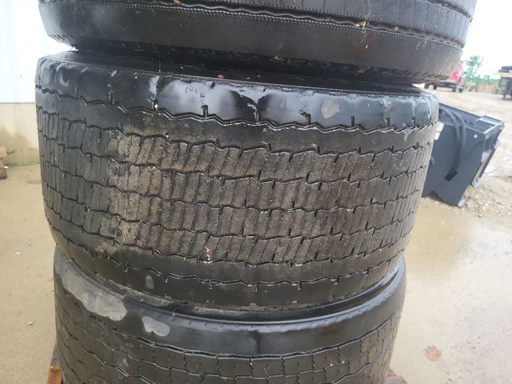 (4)-445/50r22.5-super-single-tires-w/aluminum-rims-image-10