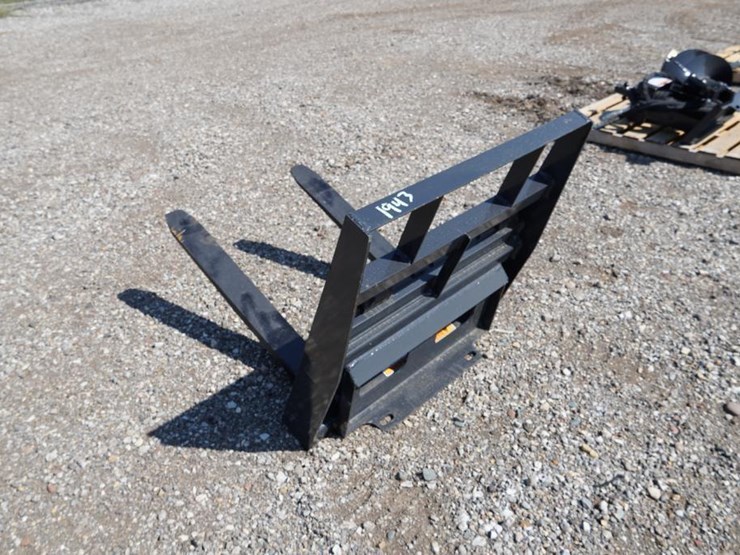 #1150-•-new-mini-skid-steer-wolverine-pallet-fork-attachment-image-3