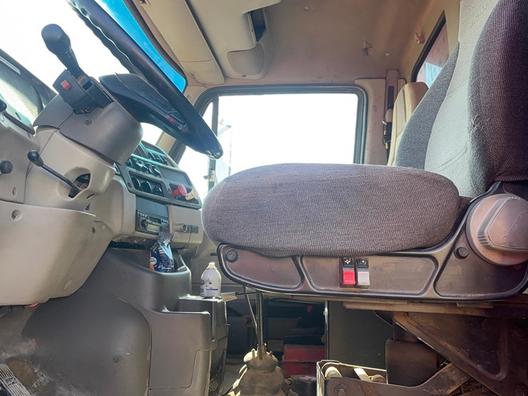 2003-sterling-lt9500-image-15